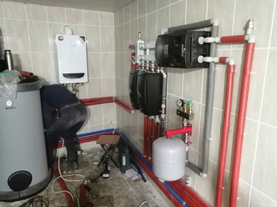 Монтаж инженерной сантехники в котетдже 450м2: Фото 7